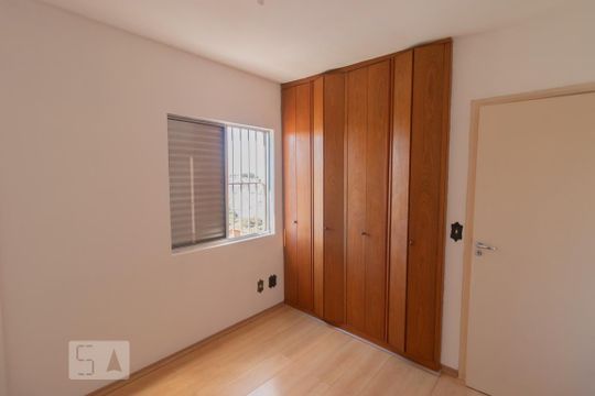 Dormitório 2 de apartamento para alugar com 2 quartos, 50m² em Parque Maria Domitila, São Paulo