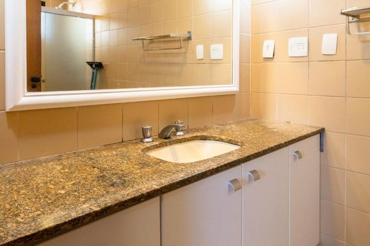Banheiro de kitnet/studio à venda com 1 quarto, 45m² em Jardim Paulista, São Paulo
