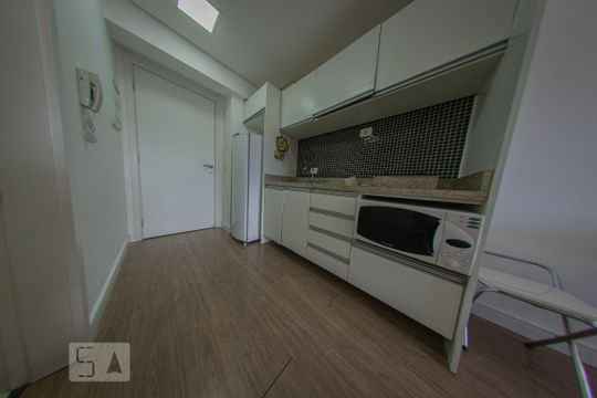 Cozinha de kitnet/studio para alugar com 1 quarto, 28m² em Centro, Curitiba