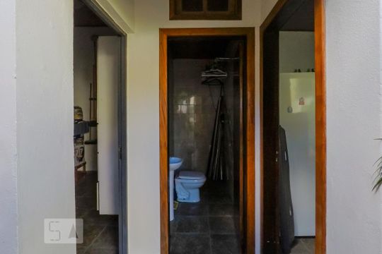 Banheiro de Serviço de casa à venda com 3 quartos, 250m² em Jardim da Gloria, São Paulo