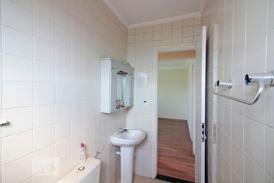 Banheiro de apartamento para alugar com 2 quartos, 55m² em Jardim Rio das Pedras, Cotia