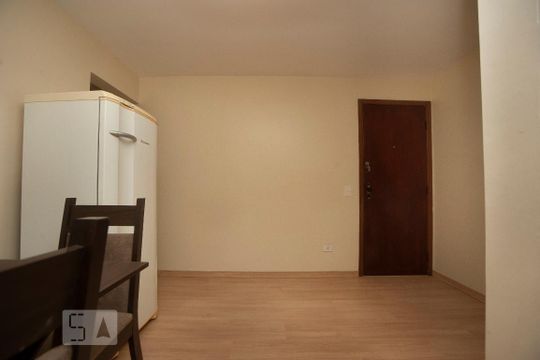 Sala de apartamento para alugar com 1 quarto, 35m² em Cristo Rei, Curitiba