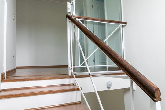 Escadas Piso Superior de casa para alugar com 3 quartos, 360m² em Vila Prudente, São Paulo