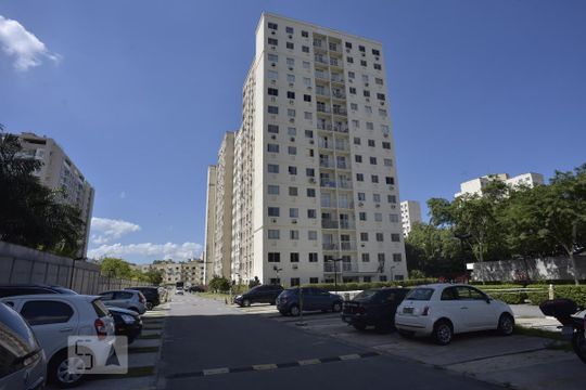 Fachada do bloco de apartamento à venda com 2 quartos, 52m² em Jacarepaguá, Rio de Janeiro