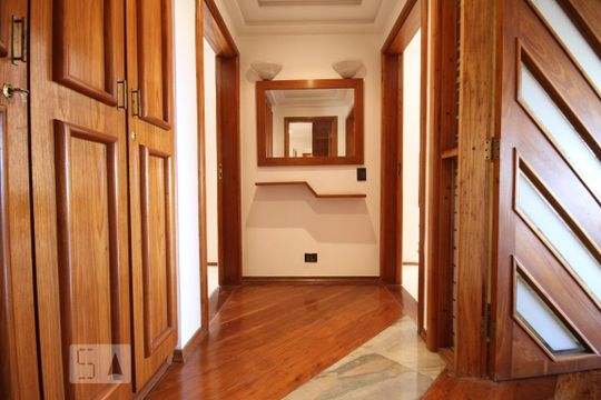 Corredor de apartamento à venda com 3 quartos, 212m² em Vila Mariana, São Paulo