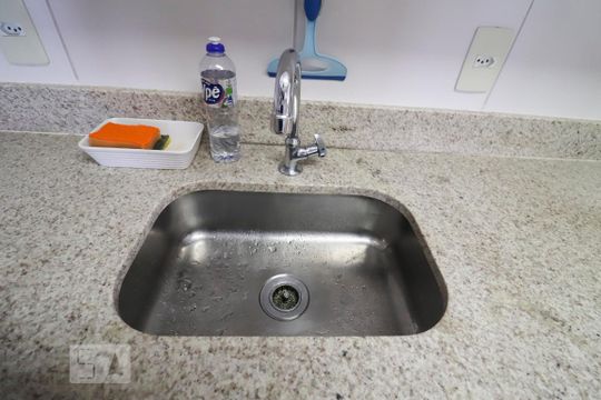 Pia de apartamento para alugar com 2 quartos, 79m² em Setor Bueno, Goiânia