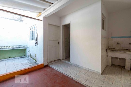 Área Externa de casa para alugar com 2 quartos, 60m² em Chácara Cruzeiro do Sul, São Paulo