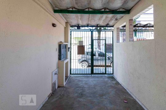 Acesso de Entrada e Saida de casa para alugar com 2 quartos, 60m² em Chácara Cruzeiro do Sul, São Paulo