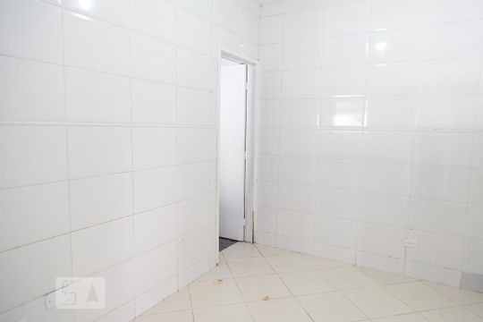 Cozinha de casa para alugar com 1 quarto, 70m² em Vila Ema, São Paulo