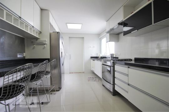 Cozinha de apartamento à venda com 5 quartos, 210m² em Vila Andrade, São Paulo