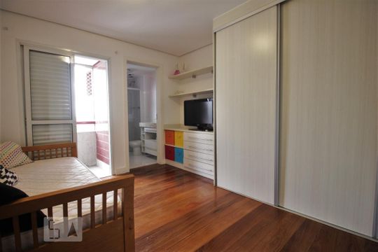 Suíte 1 de apartamento à venda com 5 quartos, 210m² em Vila Andrade, São Paulo