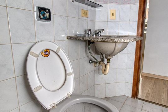 Banheiro Social de apartamento à venda com 3 quartos, 50m² em Atuba, Curitiba