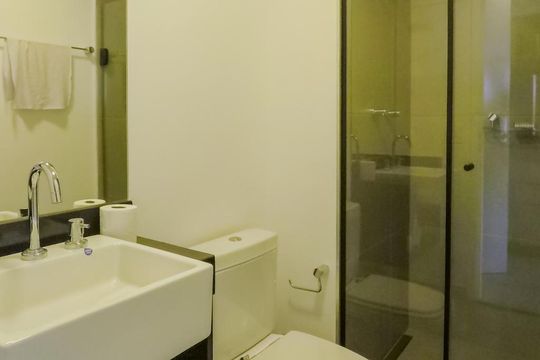 Banheiro de kitnet/studio para alugar com 1 quarto, 21m² em Vila Mariana, São Paulo