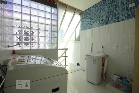Área de serviço de casa para alugar com 3 quartos, 201m² em Vila Nair, São Paulo
