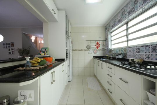 Cozinha de casa para alugar com 3 quartos, 201m² em Vila Nair, São Paulo