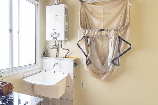 Cozinha e Área de Serviço de apartamento para alugar com 2 quartos, 58m² em Humaitá, Porto Alegre