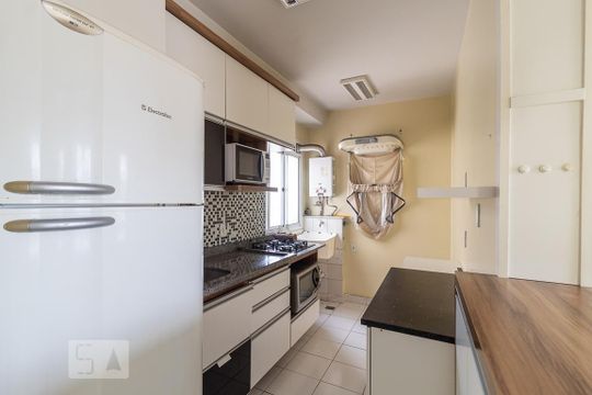 Cozinha e Área de Serviço de apartamento para alugar com 2 quartos, 58m² em Humaitá, Porto Alegre