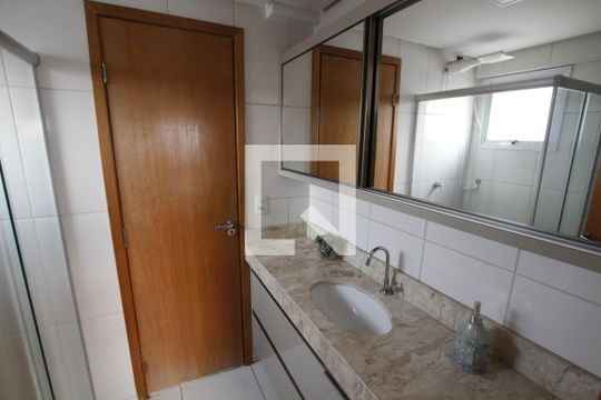 Banheiro da Suíte 1 e 2 de apartamento para alugar com 3 quartos, 89m² em Jardim América, Goiânia
