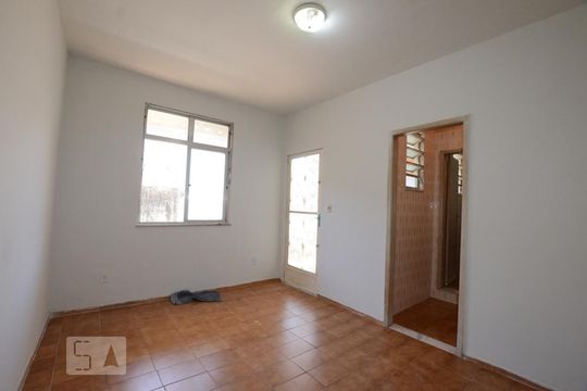 Studio de kitnet/studio para alugar com 1 quarto, 30m² em Olaria, Rio de Janeiro