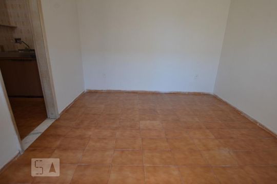 Sala de kitnet/studio para alugar com 1 quarto, 30m² em Olaria, Rio de Janeiro