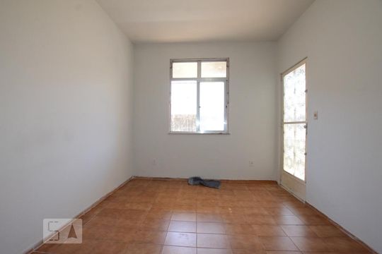 Studio de kitnet/studio para alugar com 1 quarto, 30m² em Olaria, Rio de Janeiro