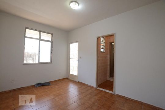 Studio de kitnet/studio para alugar com 1 quarto, 30m² em Olaria, Rio de Janeiro
