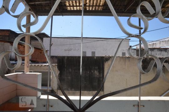 Vista  de kitnet/studio para alugar com 1 quarto, 30m² em Olaria, Rio de Janeiro