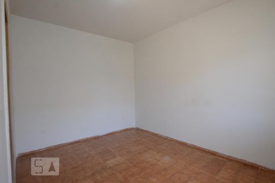 Sala de kitnet/studio para alugar com 1 quarto, 30m² em Olaria, Rio de Janeiro