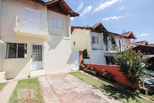 Fachada de casa de condomínio para alugar com 3 quartos, 110m² em Granja Viana , Cotia
