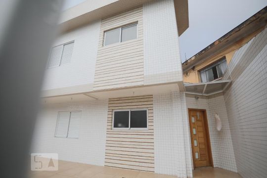 Fachada de casa para alugar com 1 quarto, 25m² em Embaré, Santos