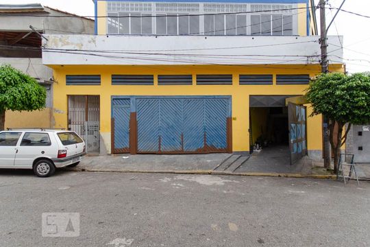 Fachada de casa à venda com 3 quartos, 130m² em Vila Carmosina, São Paulo
