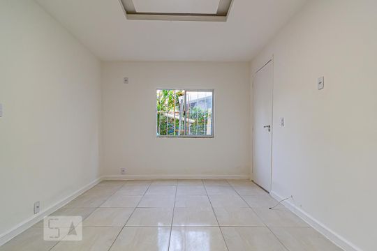 Sala de apartamento para alugar com 2 quartos, 60m² em Jacarepaguá, Rio de Janeiro
