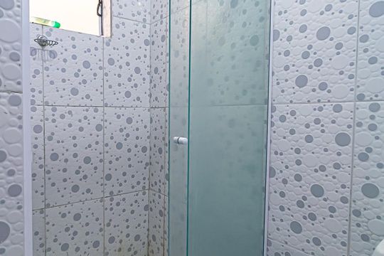 Banheiro de apartamento para alugar com 2 quartos, 60m² em Jacarepaguá, Rio de Janeiro