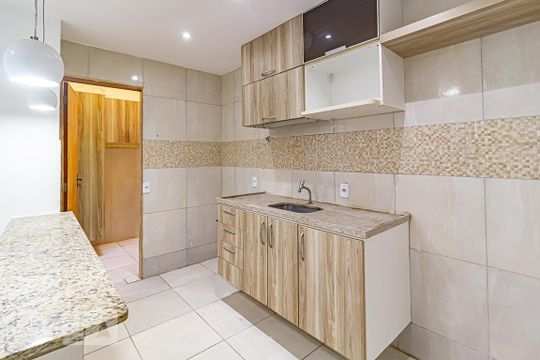 Cozinha de apartamento para alugar com 2 quartos, 60m² em Jacarepaguá, Rio de Janeiro