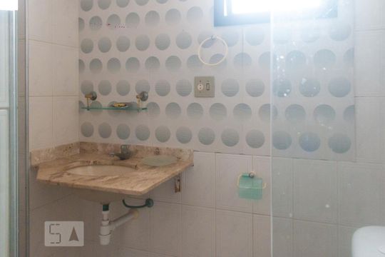 Banheiro de apartamento para alugar com 2 quartos, 55m² em Vila Santana, São Paulo