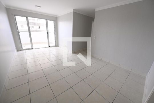 Apartamento para alugar com 3 quartos, 79m² em Jardim Goiás, Goiânia