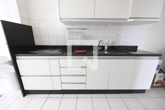 Cozinha de apartamento para alugar com 3 quartos, 79m² em Jardim Goiás, Goiânia