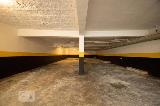 Garagem de apartamento para alugar com 2 quartos, 60m² em Vila Isa, São Paulo