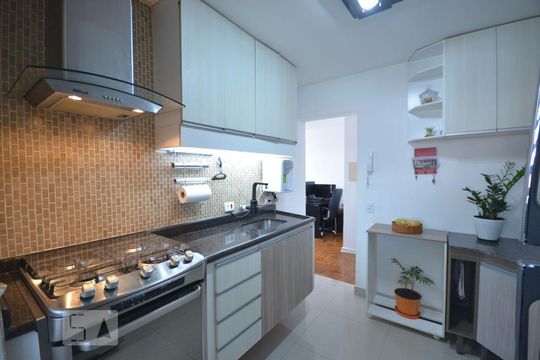 Cozinha de apartamento à venda com 2 quartos, 51m² em Água Funda, São Paulo