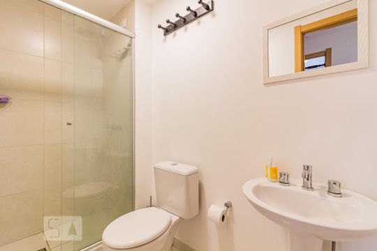 Banheiro de apartamento para alugar com 2 quartos, 62m² em Teresópolis, Porto Alegre