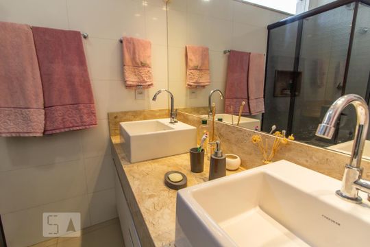 Banheiro de apartamento para alugar com 3 quartos, 103m² em Santo Antônio, Belo Horizonte
