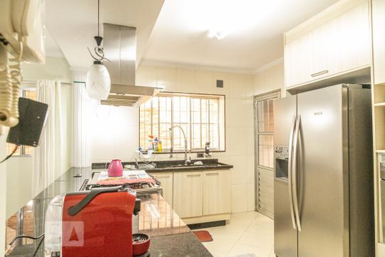 Cozinha de casa à venda com 3 quartos, 350m² em Parque Santa Madalena, São Paulo