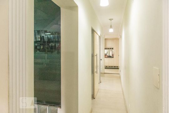 Corredor de casa à venda com 3 quartos, 350m² em Parque Santa Madalena, São Paulo