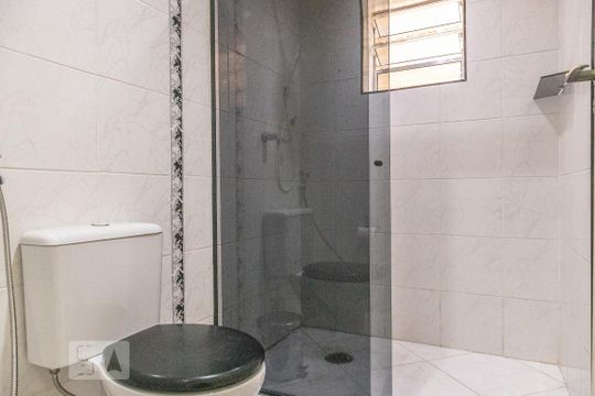 Banheiro de casa à venda com 3 quartos, 350m² em Parque Santa Madalena, São Paulo
