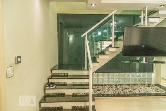 Escada de casa à venda com 3 quartos, 350m² em Parque Santa Madalena, São Paulo