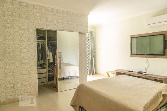 Suíte 1 de casa à venda com 3 quartos, 350m² em Parque Santa Madalena, São Paulo