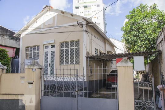 Fachada de casa à venda com 1 quarto, 65m² em Abolição, Rio de Janeiro