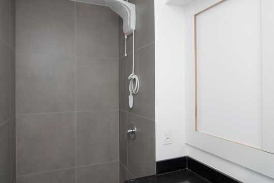 Banheiro de apartamento à venda com 1 quarto, 46m² em Centro, Canoas