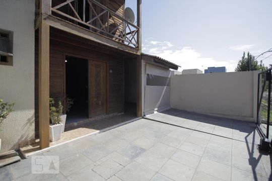 Fachada de casa à venda com 2 quartos, 82m² em São José, Canoas