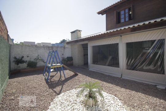 Área Externa de casa à venda com 2 quartos, 82m² em São José, Canoas
